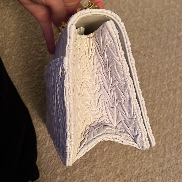 Like new Dior 30 montaigne white with gold hardware - Picture 4 of 8